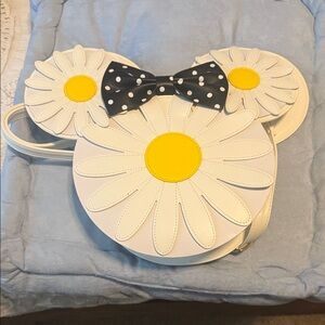Disney!! Loungefly Cream and Yellow Daisy Minnie  Purse